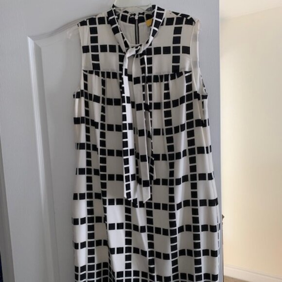 Silk cocktail dress, silk lined, tie at neck, rear zipper, slim and sleeveless - Picture 1 of 4